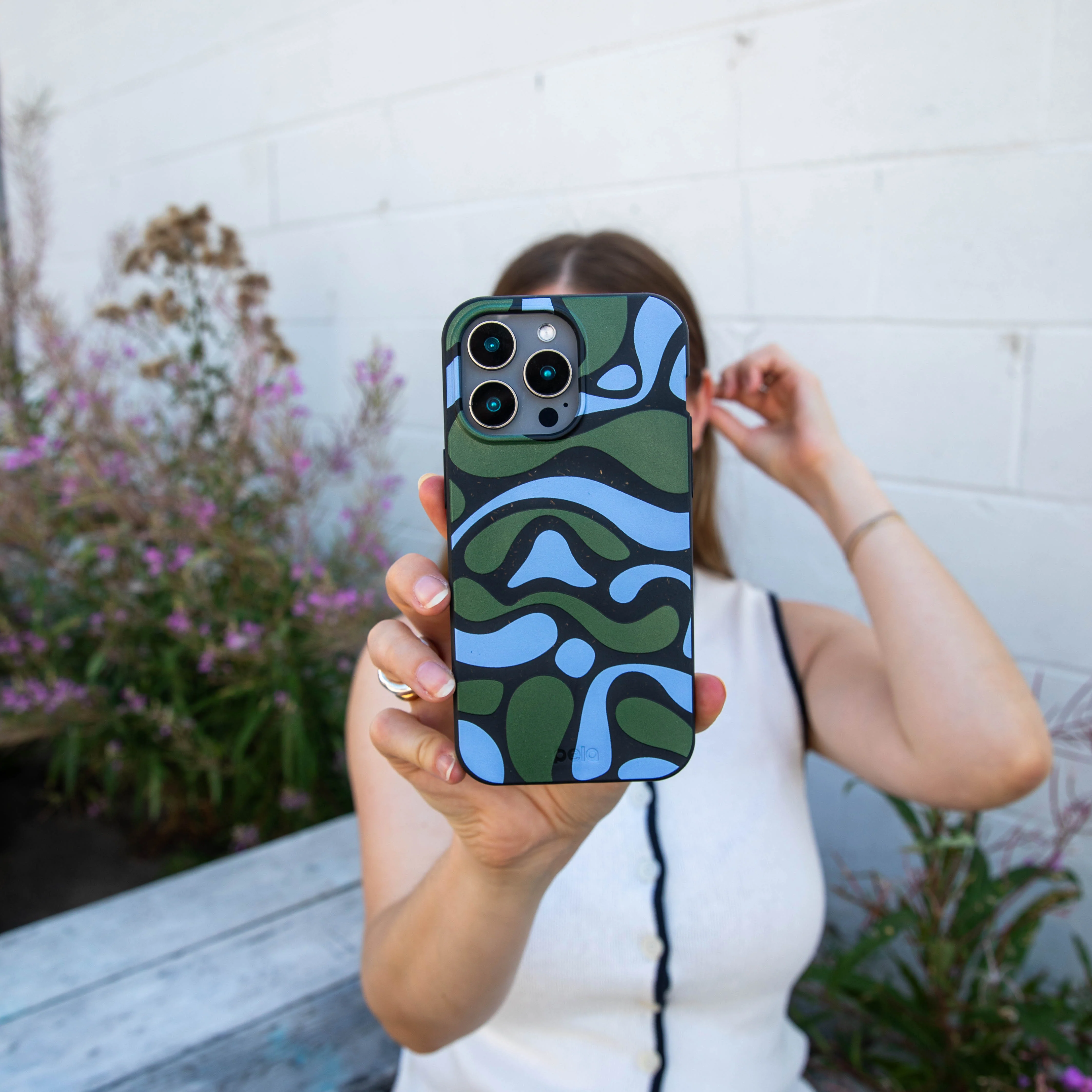 Black Curve and Flow iPhone 11 Pro Case - Image 2