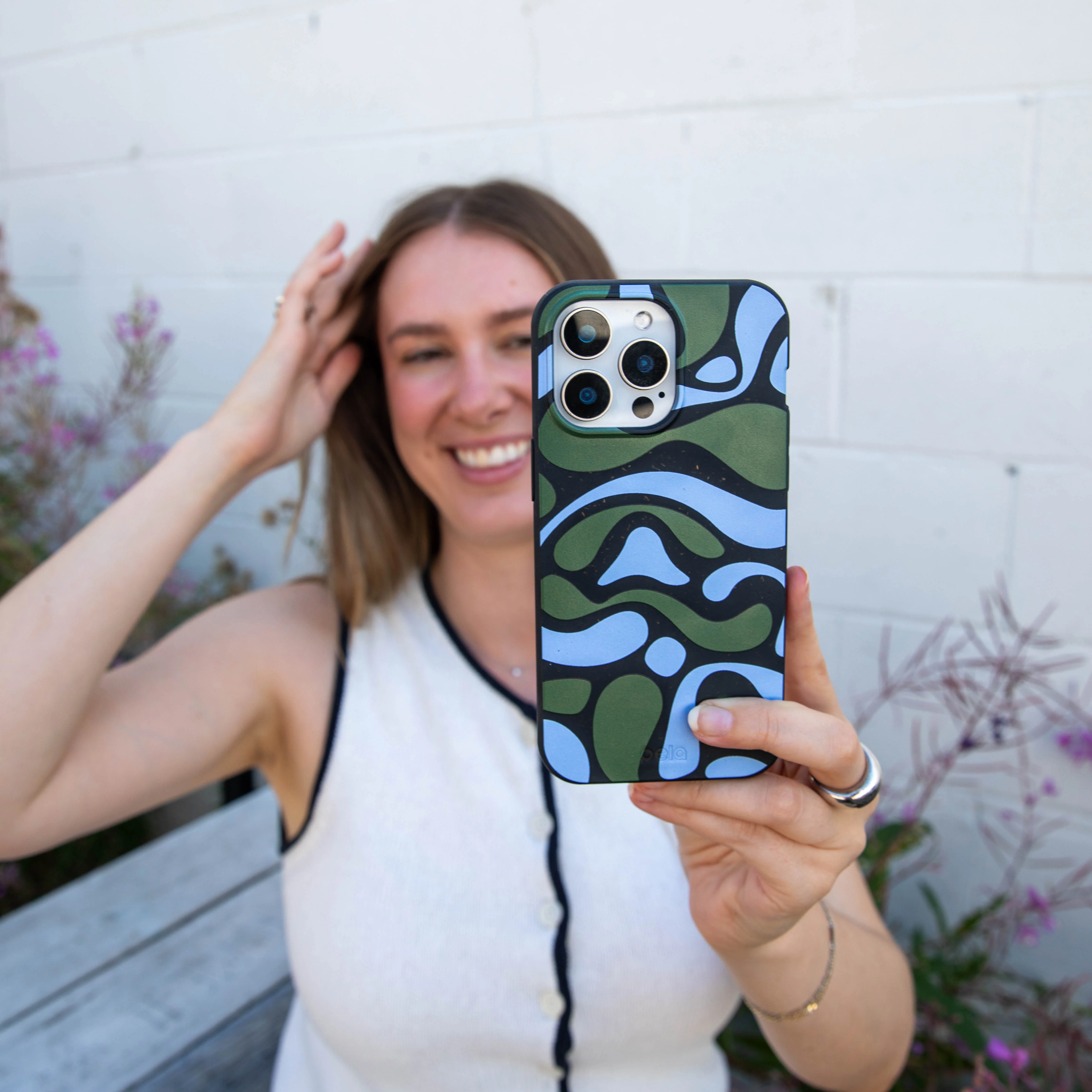 Black Curve and Flow iPhone 13 Mini Case - Image 9