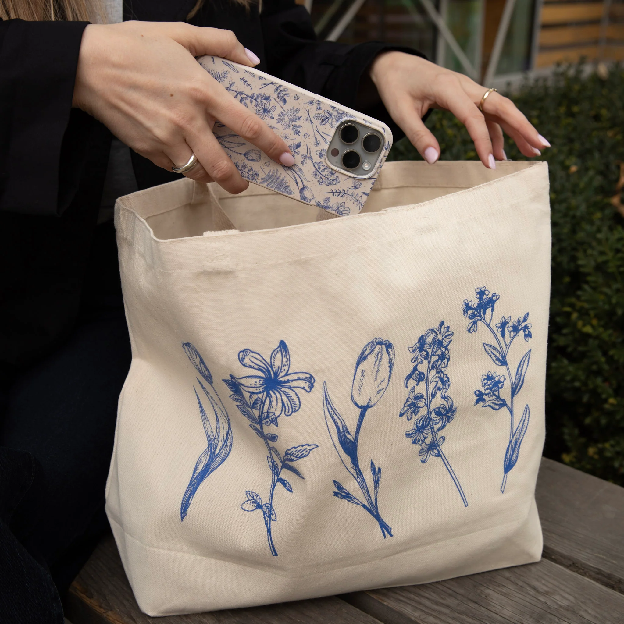 Botanicals Everyday Tote - Image 4