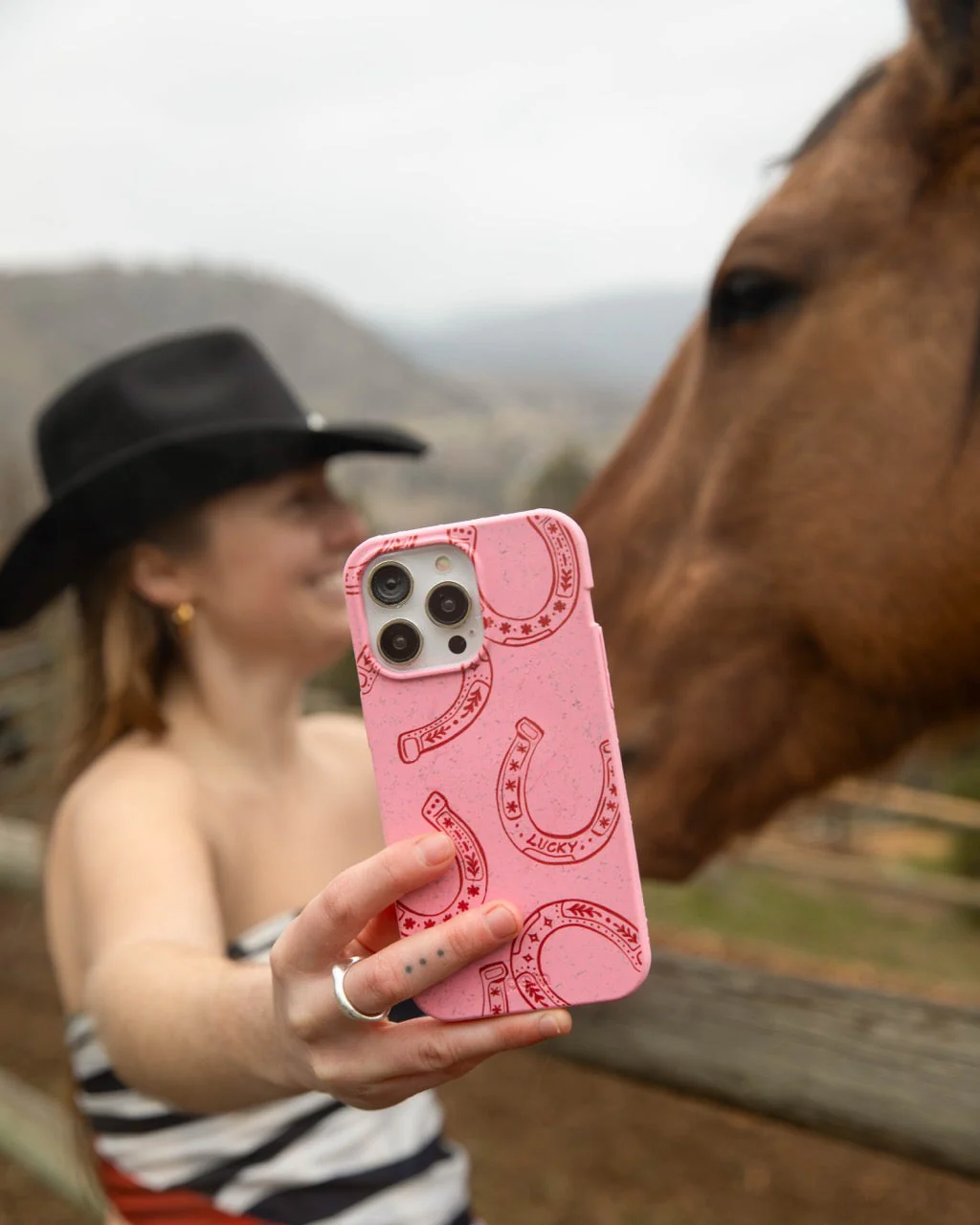 Bubblegum Pink Lucky Horseshoe iPhone 17 Pro Case - Image 2