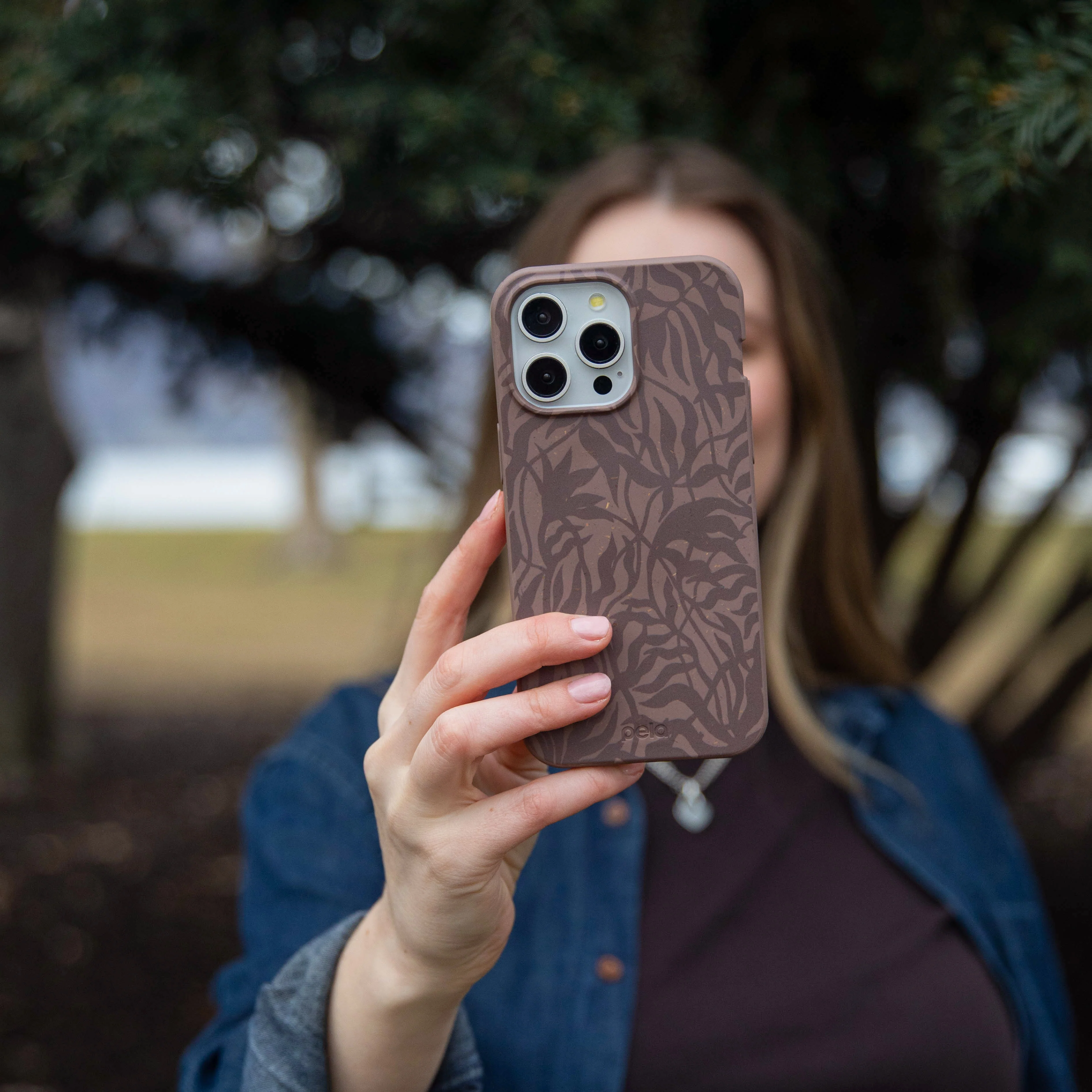 Chocolate Brown Rustic Leaves Google Pixel 9/9 Pro Case - Image 2