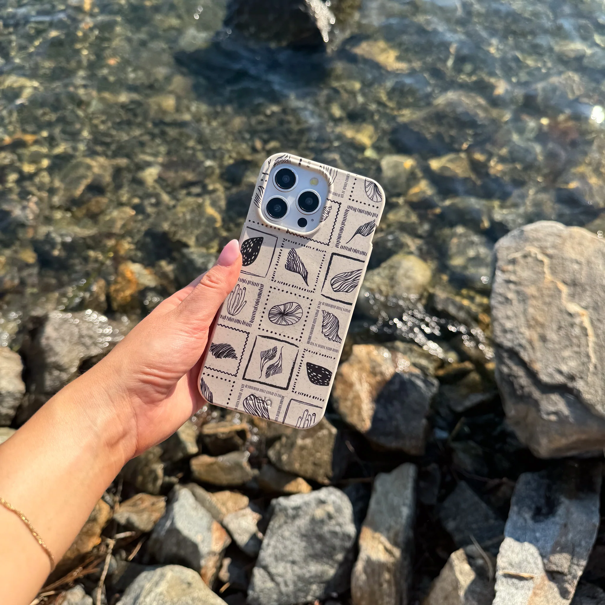 London Fog Coral Tiles Google Pixel 10/10 Pro Case - Image 2